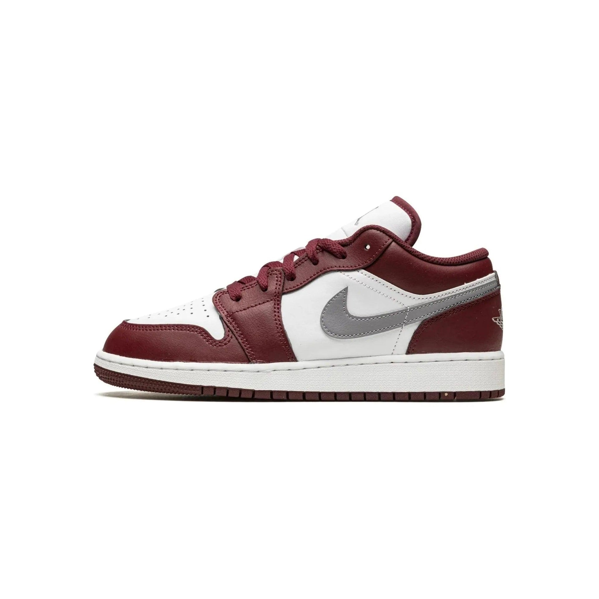 Nike bordeaux femme basse jordan best sale