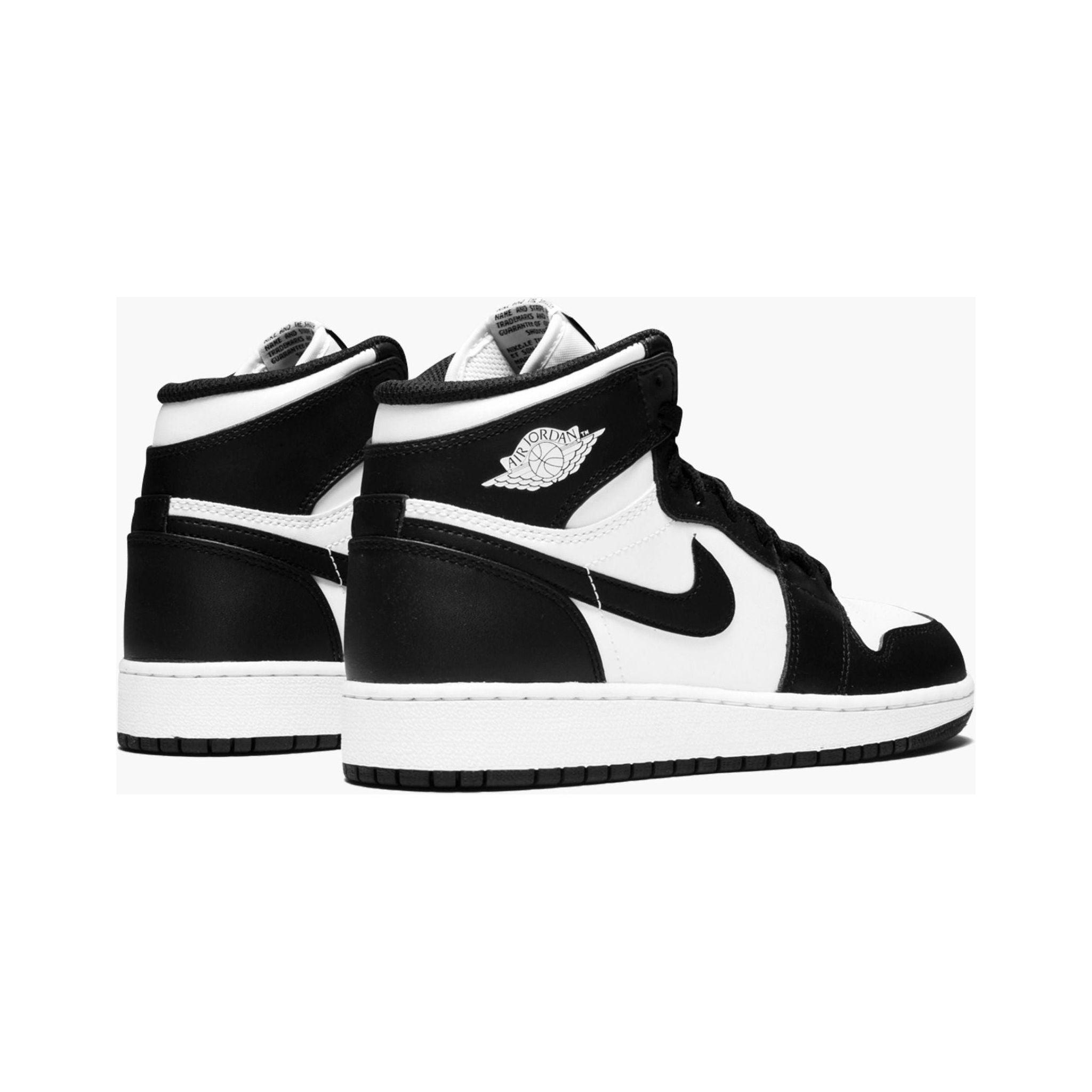 AIR JORDAN 1 RETRO HIGH OG BG "Black White"